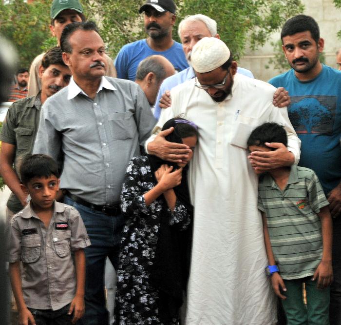 OfficialMQM's tweet photo. 12: Funeral of Martyred #MQM Worker #MuhammadHashim #MQMWantsJustice #JusticeForHashim http://t.co/D5JoTL1MFO