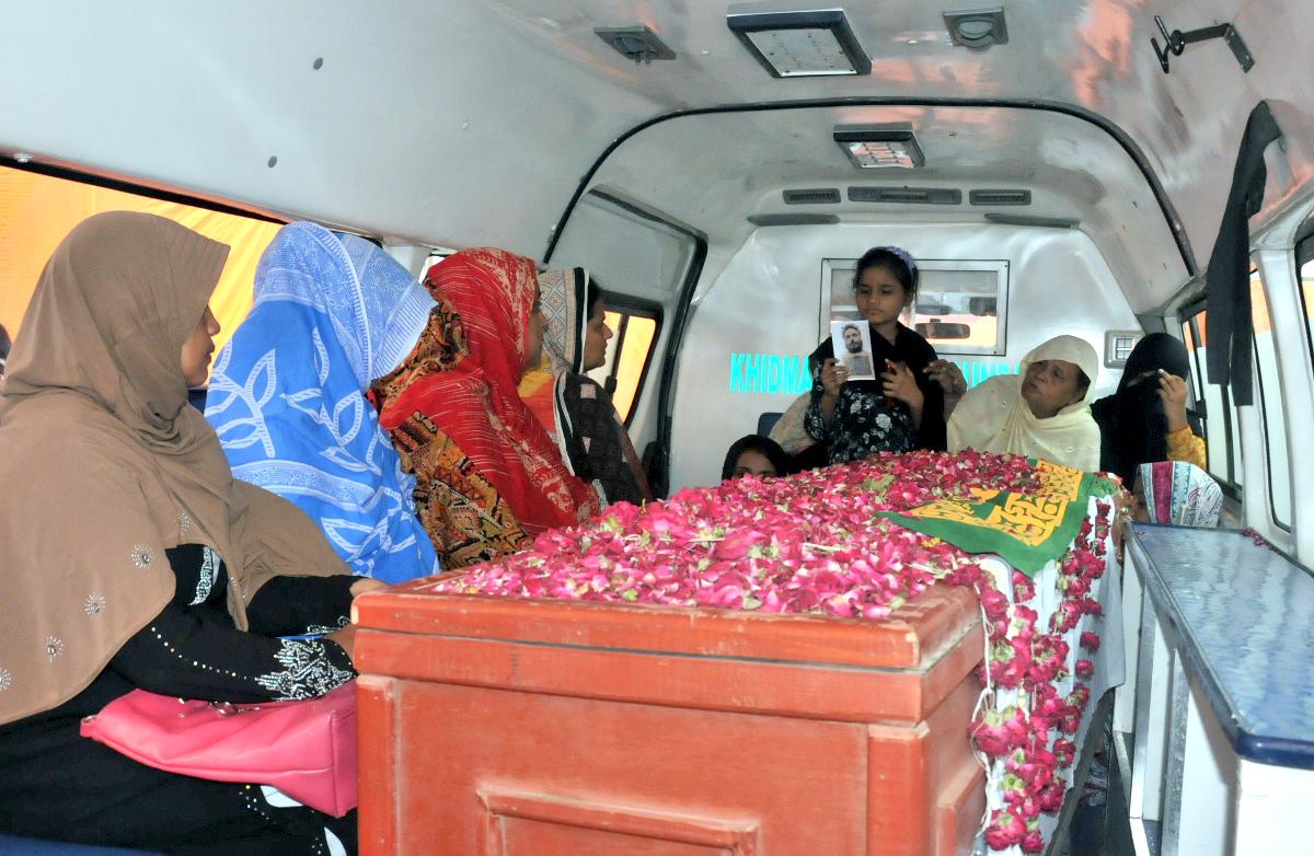 OfficialMQM's tweet photo. 12: Funeral of Martyred #MQM Worker #MuhammadHashim #MQMWantsJustice #JusticeForHashim http://t.co/D5JoTL1MFO