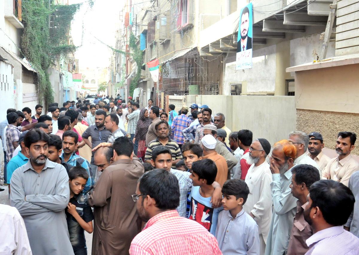 OfficialMQM's tweet photo. 12: Funeral of Martyred #MQM Worker #MuhammadHashim #MQMWantsJustice #JusticeForHashim http://t.co/D5JoTL1MFO