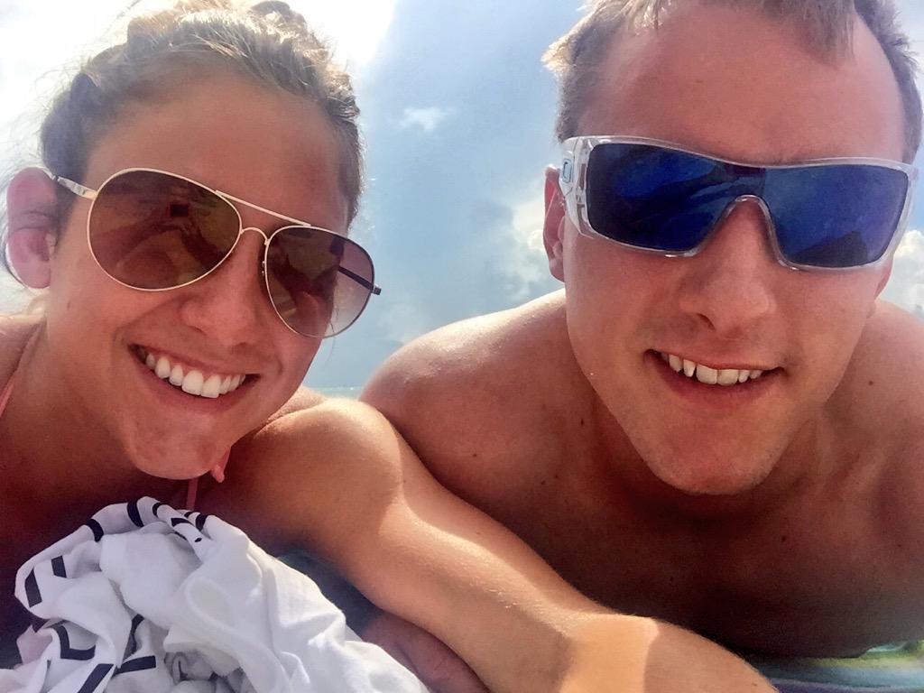 nikkimiller23's tweet photo. The beach, cold beer, and @HaddixtTyler 🌊🍺😍 what more could you need? #sanibel #florida http://t.co/lr3SdheoGb
