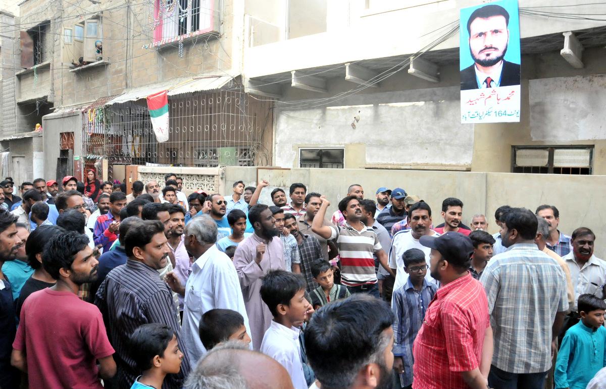 OfficialMQM's tweet photo. 13: Funeral of Martyred #MQM Worker #MuhammadHashim #MQMWantsJustice #JusticeForHashim http://t.co/MeyP29eGOC