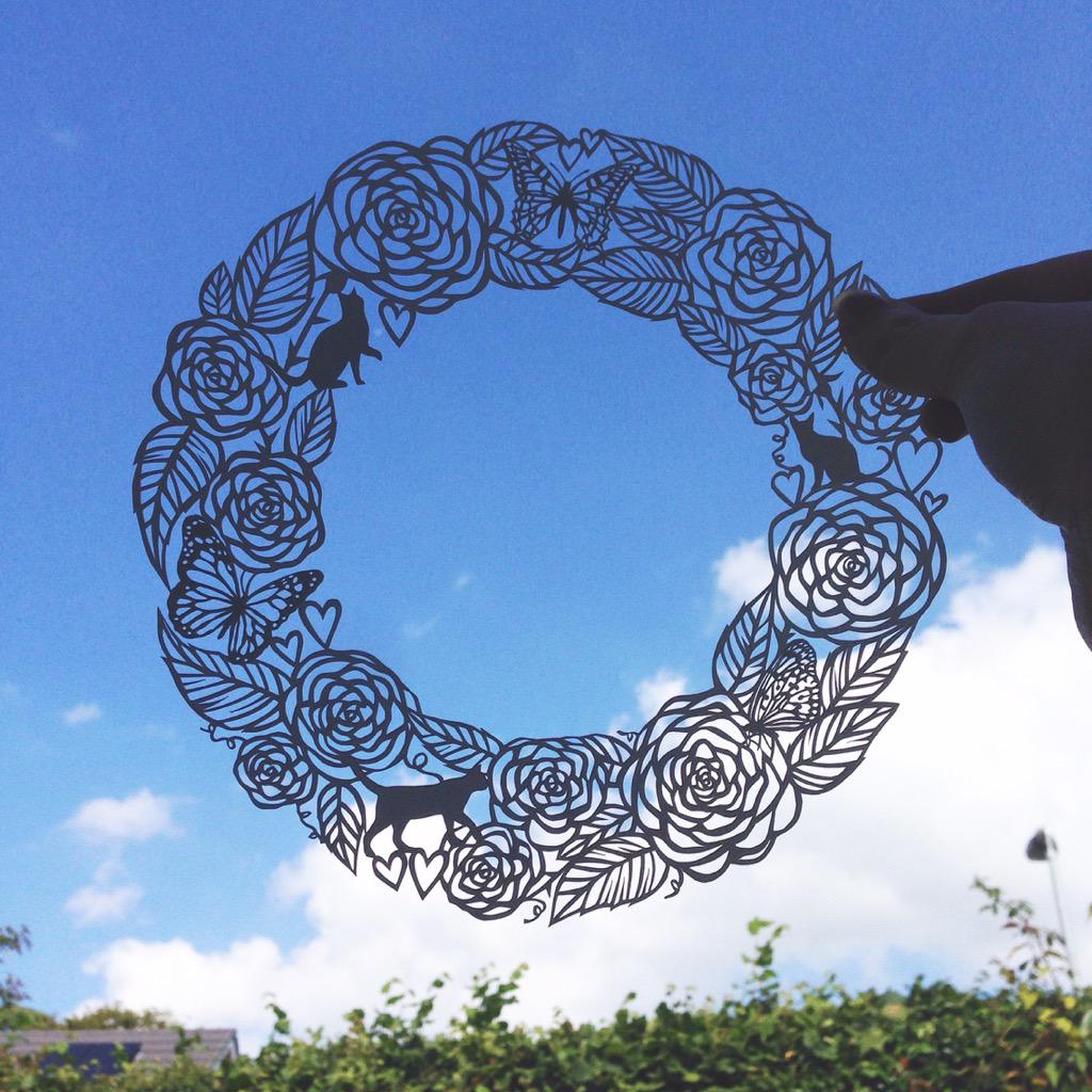 littleHB1's tweet photo. Another #papercut wreath done! 😊 #smallbusiness #wedding #CatsOfTwitter http://t.co/NcvoJIhGej