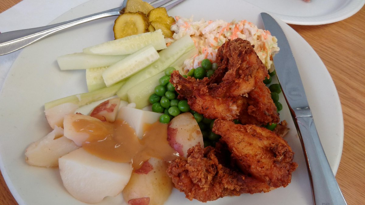 DanaMcCauley's tweet image. #Hutterite #lunches are hearty and homemade on a large scale #lovesaskfood