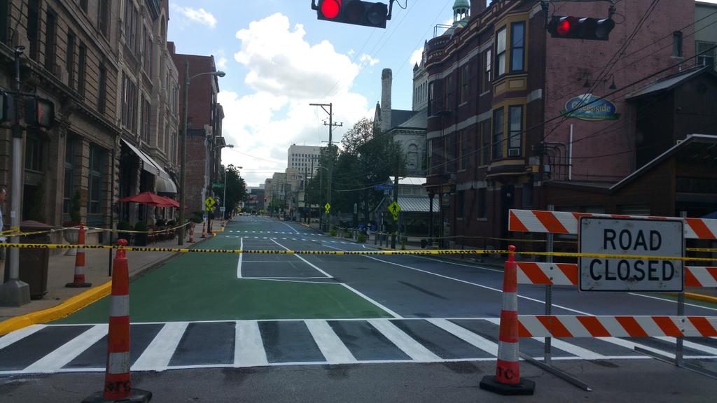 BurnworthDesign's tweet photo. Short street Lexington looking rather pedestrian friendly today! http://t.co/DFQsPvFdYi