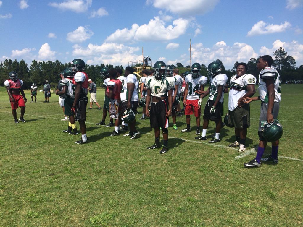 IamCourtJasmin's tweet photo. Im in Waycross, GA today visiting with the #WareCountyGators #teamsideline #countdowntokickoff http://t.co/b9WtiD0to4