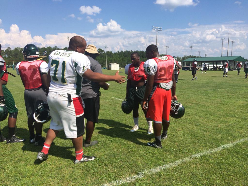 IamCourtJasmin's tweet photo. Im in Waycross, GA today visiting with the #WareCountyGators #teamsideline #countdowntokickoff http://t.co/b9WtiD0to4