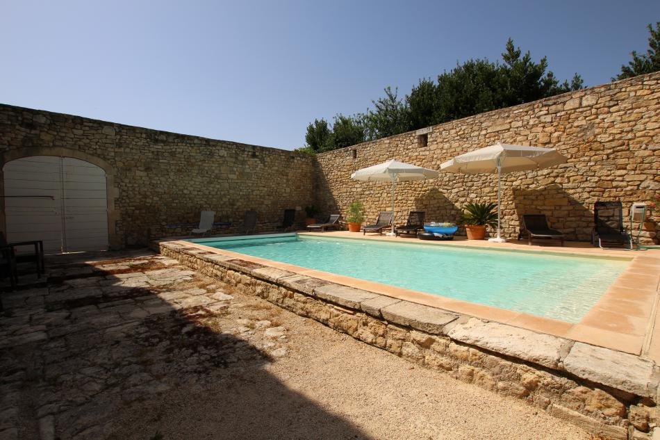 Want a #luxuryhome in a rustic setting? Then this converted farmhouse in Provence is for you!

bit.ly/1NcTBbF