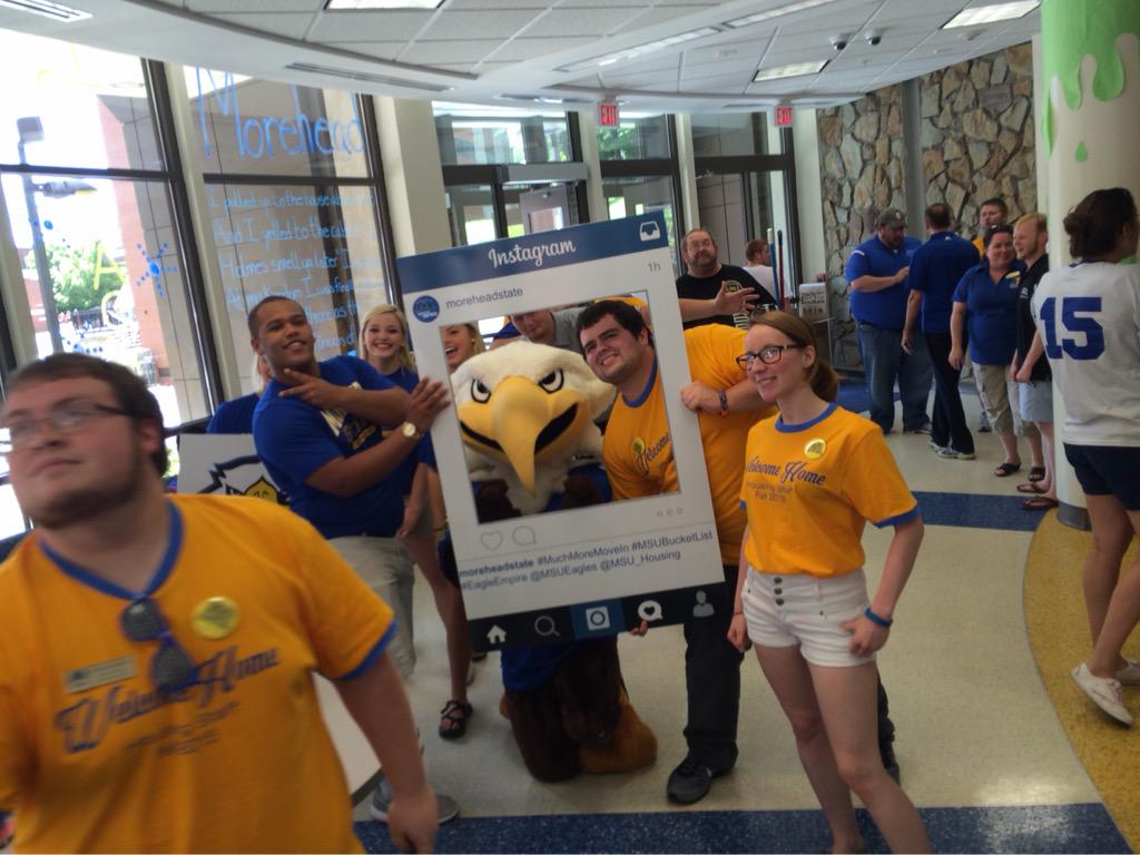 MSU_Housing's tweet photo. Mignon complex staff rocking and rolling on move in day! #MuchMoreMoveIn http://t.co/7fvFgX1nnf