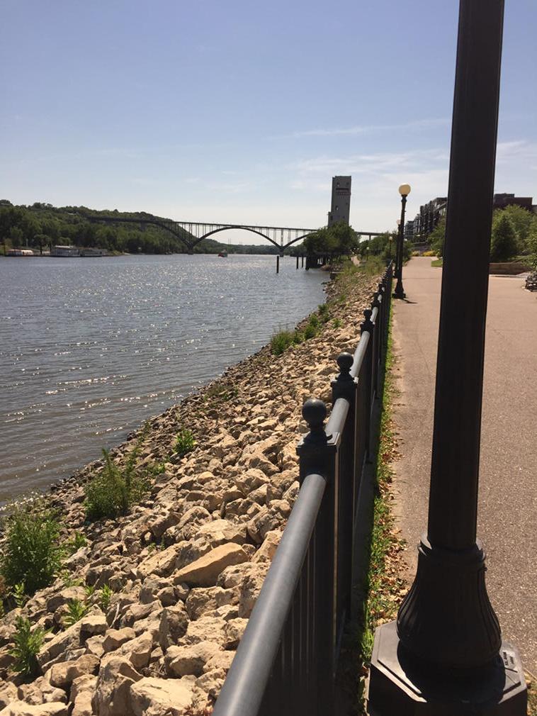 robertahrens3's tweet photo. Took a run along the Mississippi today #smellsfunky http://t.co/KvbDisvBqs