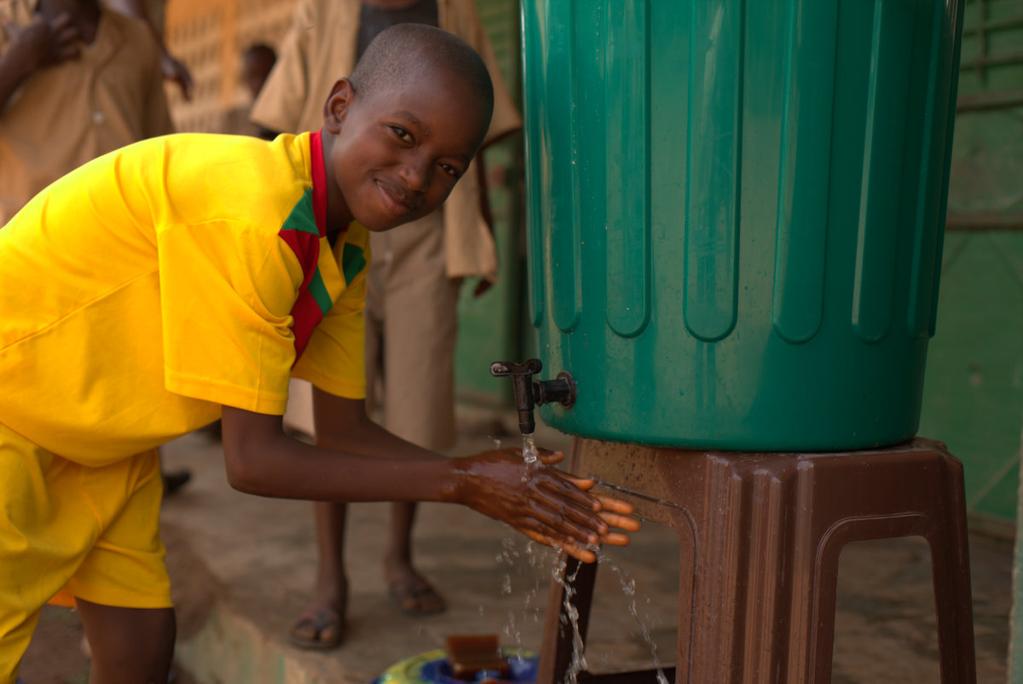 UNICEF's tweet image. Hygiene practices have helped keep #Ebola out of classrooms in Guinea Liberia &amp;amp; Sierra Leone uni.cf/1JTc526