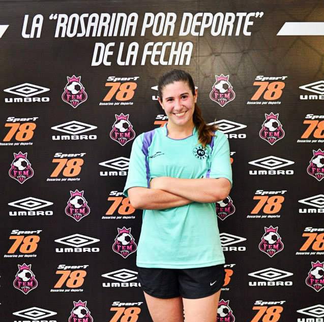 Femfutbol_ros's tweet photo. La ganadora del premio #LaRosarinaporDeporte de @Sport78_Rosario fue para @camildominguez felicitaciones!! http://t.co/NQJrDHeLUU