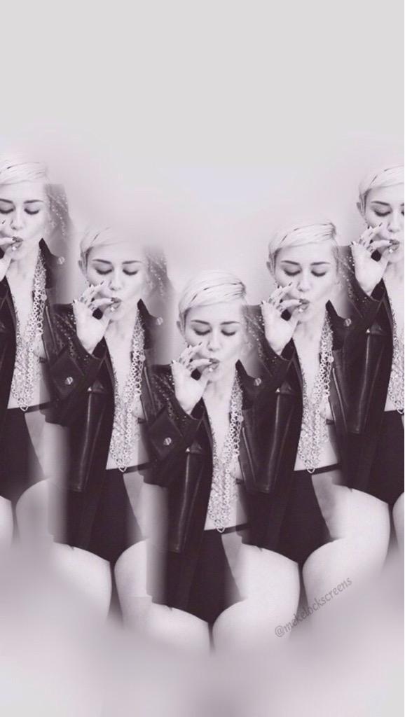 mekelockscreens's tweet photo. A different kinda #MileyCyrus #Lockscreen 

RT/Fav if you saved it! Be honest ;)x
>#MileyCyrusLockscreen http://t.co/TdhLsvsIWw