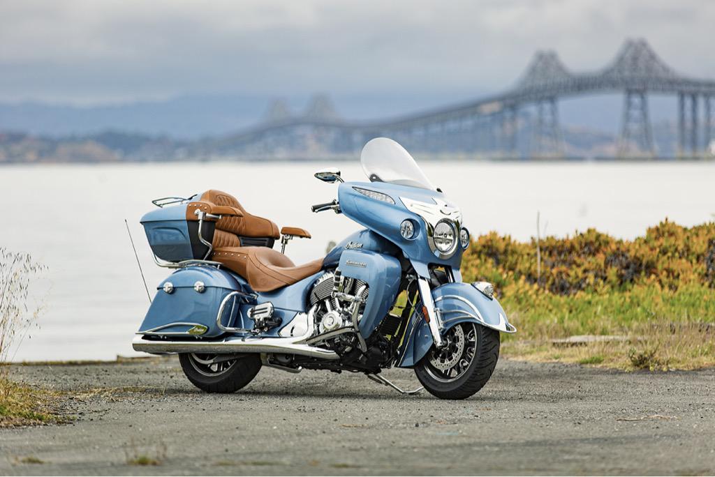 indianmotocycle's tweet photo. Roadmaster looks brilliant in Blue Diamond. #IndianMotorcycle #IndianRoadmaster http://t.co/rWPqs244it