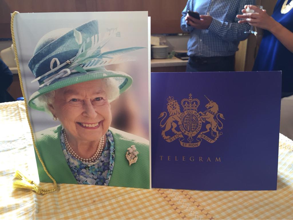 LouiseBushby1's tweet photo. @volunteerwithus @M4FUL happy 100th bday Nan xx #telegramfromthequeen http://t.co/zsPZf3vQ3F