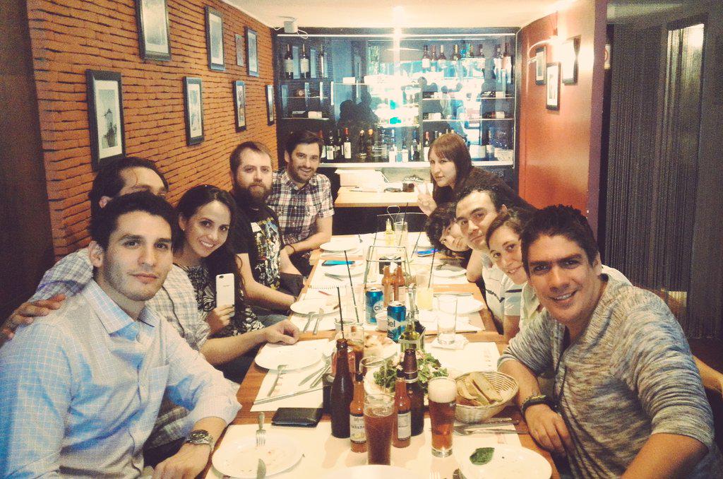 GaboVallari's tweet photo. Comida con los embajadores de Honor #ForTheBrave #mxhonor @MxHonor http://t.co/XOUDrIXtyD