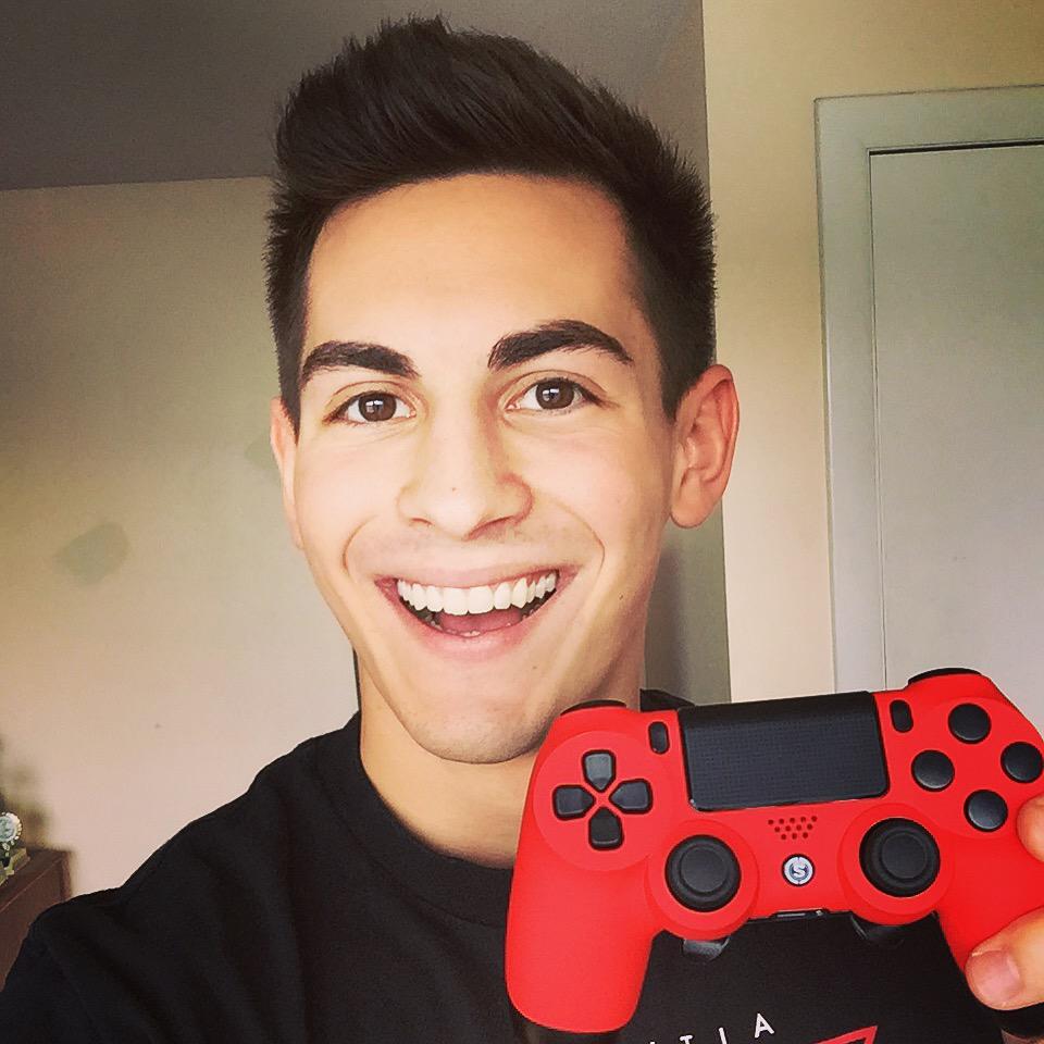 Censor's tweet photo. Just received my PS4 @ScufGaming controller in time for the BO3 Beta :D giveaway soon #usecodecensor http://t.co/61esII9DVq