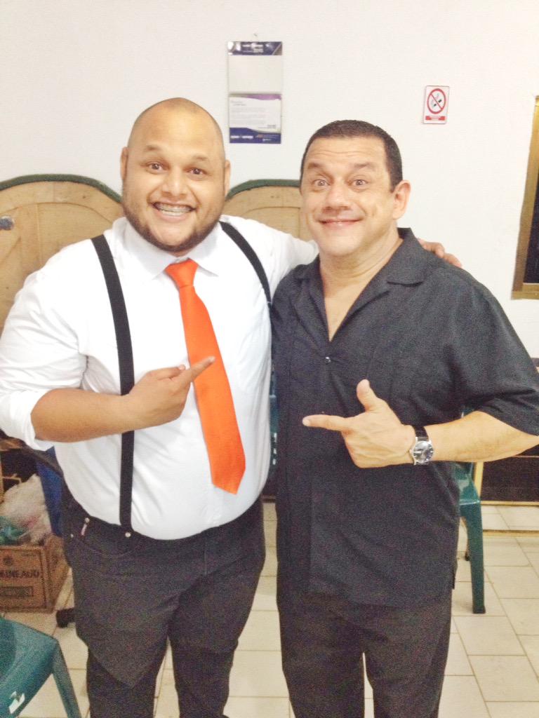 CnaComedyShow's tweet photo. Junto al gran @Elovera22 

Photo by: @bartenderrafa http://t.co/UBapFAhaQW