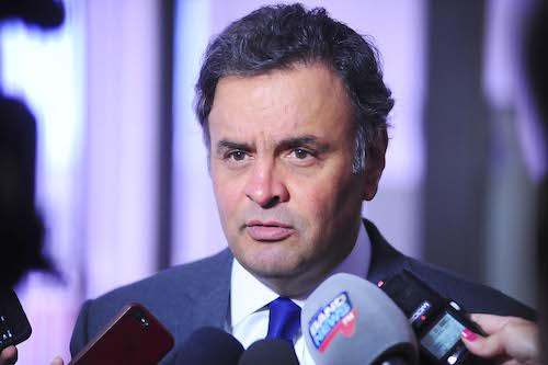 BlogdoSenador's tweet photo. Dilma precisa assumir os erros contra o Brasil, diz Aécio 
http://t.co/6wyeYkzWmY http://t.co/Pzh4EHUI5z