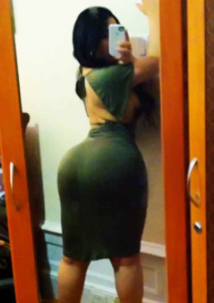 ashleykrzk's tweet photo. Ancienne photo d'une de mes soirées très chaude #bigass #salope http://t.co/Qpwl2EmTFB