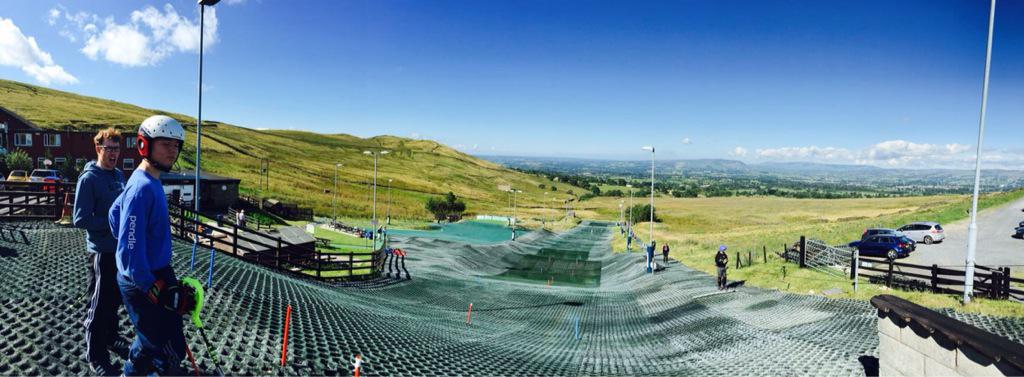 JRSkiracing's tweet photo. @Pendleskiclub producing the goods today! What a view!!!!! @dynastarskis @langeboots @SkiRacingUK http://t.co/YrcP1o1xKi