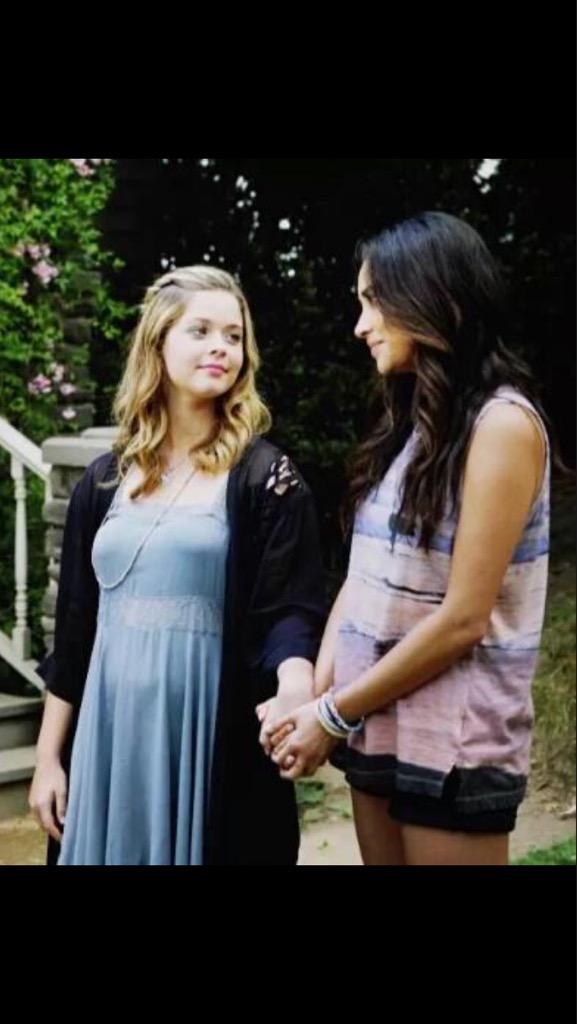 mattiizzo's tweet image. I've been tweeting this before but seriously.. Look at them! #emisoniseverything #PLLFinale
