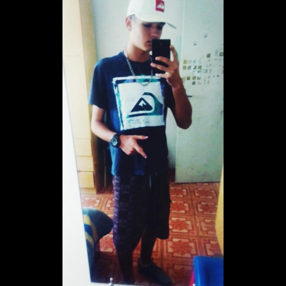 _Lucasdanttas's tweet photo. O mundo e GIGANTE pra quem pensa pequeno ! ✌ http://t.co/jcTNnzPGrl