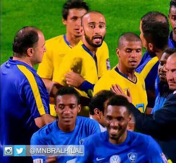 sw_y12's tweet photo. ابو جبهه هو الوحيد اللي مضغوط من جحفلي 
بالرغم ان كل لاعبين النصر هاجدين ☺ http://t.co/PAVTWESE0s