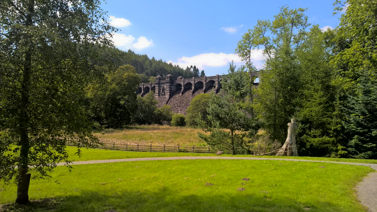 Sarah089's tweet photo. Such a lush day #LakeVyrnwy http://t.co/7WQ1N1gGZX