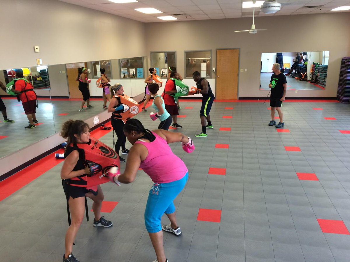 strykoltd's tweet photo. #KOclass is in session at #MetroFitnessNorth!! #StryKO #ImpactTrainer #Fitness #PersonalTrainers #Boxing #MMA http://t.co/4kWtbzhjal