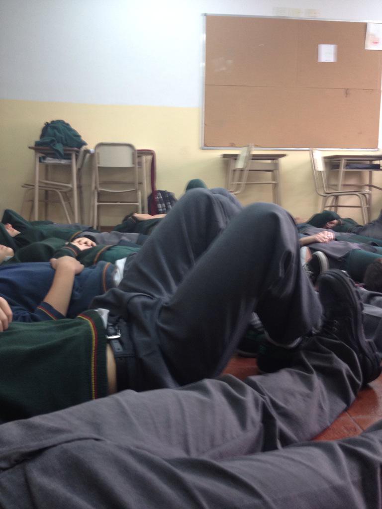 sannachox's tweet photo. El dia despues de #sanignacioycaxtonenpiur2014 #pasameelagua #resacosa #graciasotta http://t.co/4x2EwaGiHD