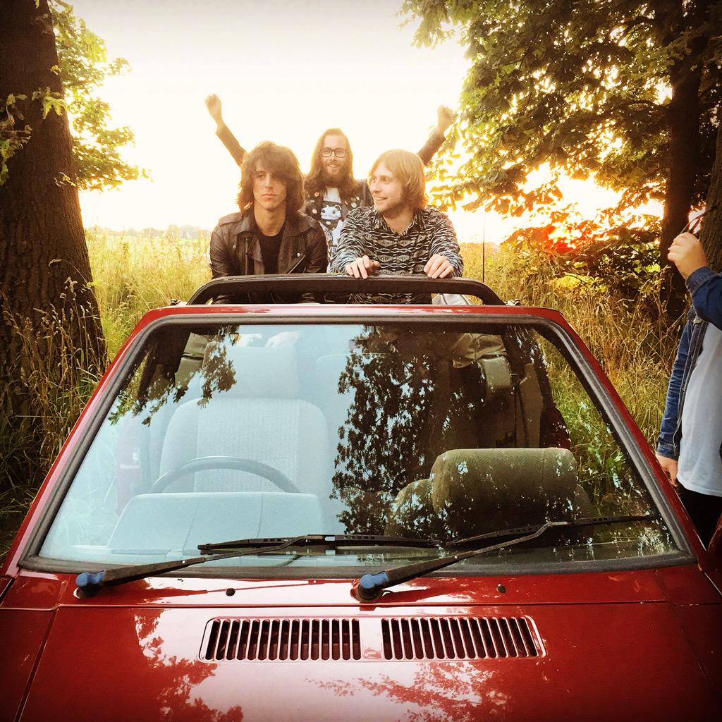 BeckyAlsteadMCR's tweet photo. @TwoWeeksRunning New Video Shoot #Kilo #TwoWeeksRunning #OnSet #BehindScenes http://t.co/eCzBAV9KVi