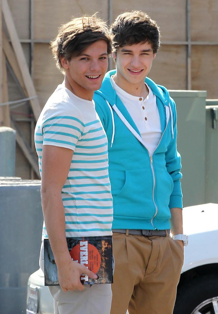 2012liampics's tweet image. January 31st, 2012 - Heading to a photoshoot in Santa Monica (plus Louis)