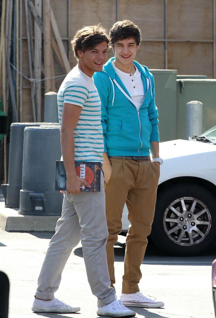 2012liampics's tweet image. January 31st, 2012 - Heading to a photoshoot in Santa Monica (plus Louis)