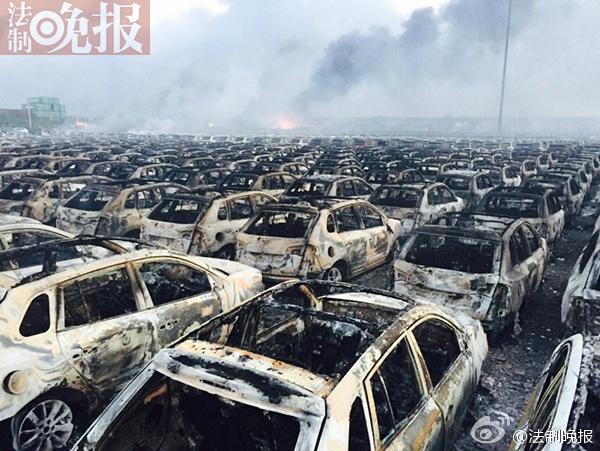 Imágenes espectaculares de la explosión en el puerto de Tianjin en China CMPb5zyUcAE7r3z