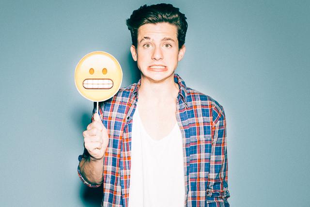 CharliePuthFr_'s tweet photo. #PHOTO face emoji de Charlie :) http://t.co/wl6EXTLnUJ