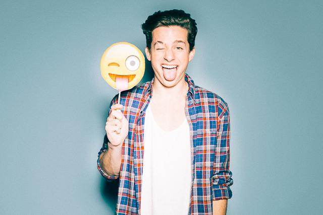 CharliePuthFr_'s tweet photo. #PHOTO face emoji de Charlie :) http://t.co/wl6EXTLnUJ