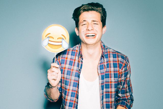 CharliePuthFr_'s tweet photo. #PHOTO face emoji de Charlie :) http://t.co/wl6EXTLnUJ