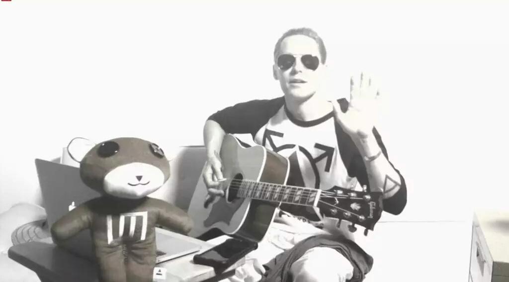 Cri_crazy4Mars's tweet photo. I go to sleep with @JaredLeto's voice in my mind โค๐ข
#goodbye #halftimeparty
Best @VyRT ever http://t.co/rBPg0RSf2X