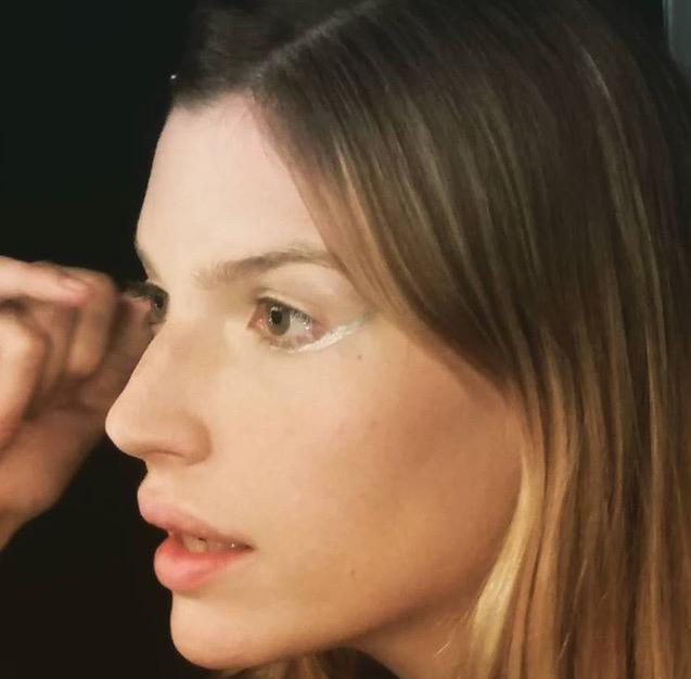 CHEKKAGroup's tweet photo. Chloé BELLO en pleno back make up desfile @Falabella_ar recien llegada de Europa para protagonizar el desfile!! http://t.co/82Qs3E2Ykw