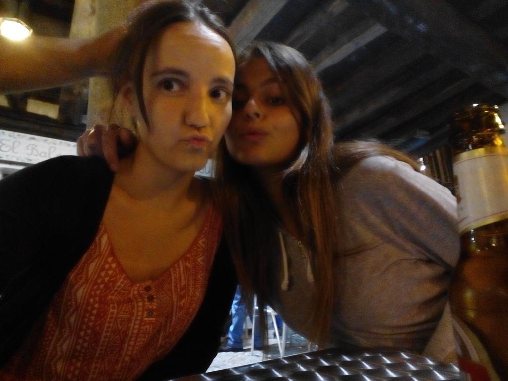 MJoyaB's tweet photo. Felicidades puta !!! @Claudiaarias13 te quieroooo. Y al gilipichis de @alejandrogg17 tb. http://t.co/kmA9gPneEW