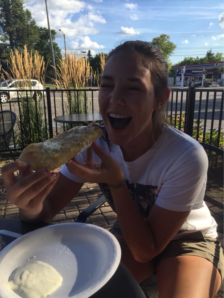 rootin4gluten's tweet photo. This girl is #Rootin4Gluten http://t.co/FSqxJyxpeS