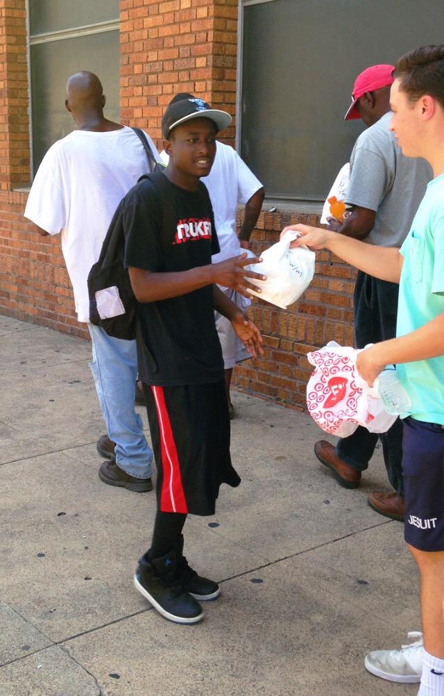 ClubSammies's tweet photo. BREAKING: Currently 75 people in Dallas with stomachs and mouths stretched wide. Club Sandwich remains lead suspect.👀 http://t.co/DnDzAol294