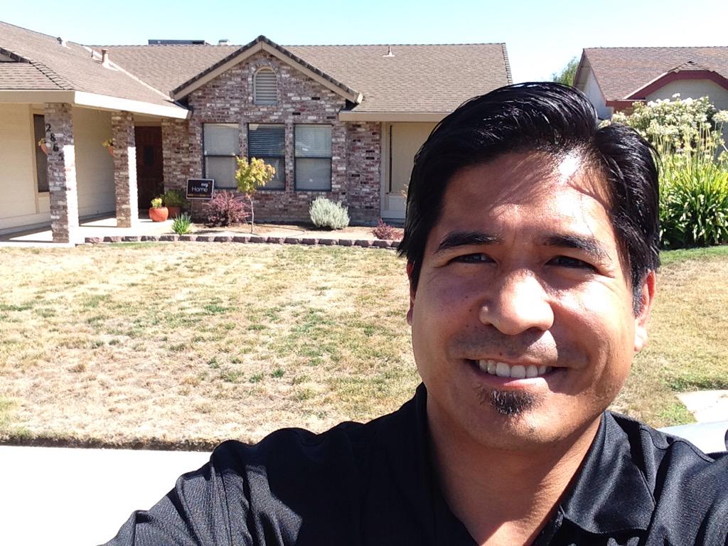SolarNinjaMike's tweet photo. Dropping off a welcome gift bag for our newest NRG family members, the McDonalds. #nrghomesolar #NRGSolarSelfie http://t.co/oCLRfHzaSc