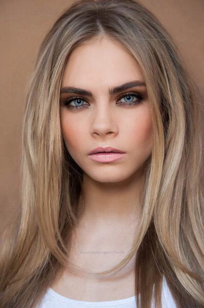 Happy birthday to my stunning and amazing mother, cara delevingne what a light    