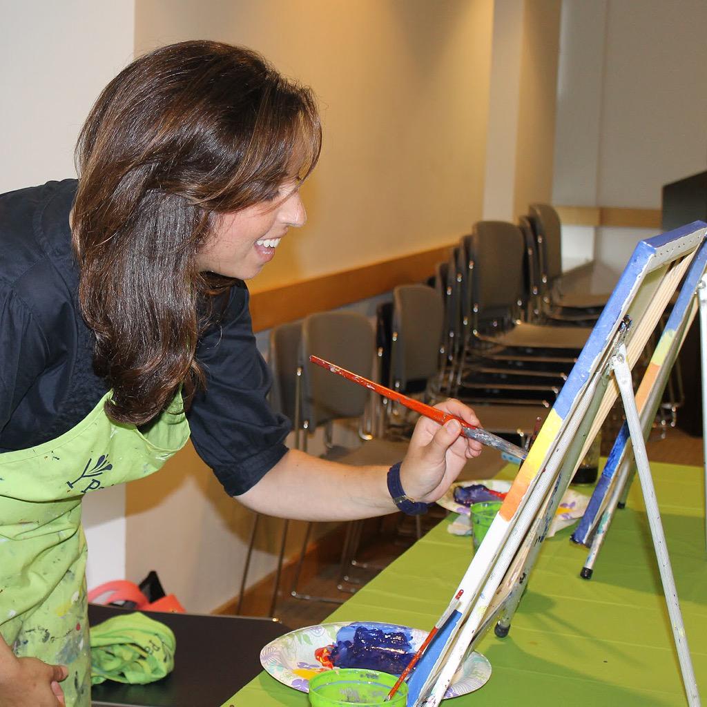 EmilyRosenfield's tweet photo. Almost looks like I know what I'm doing #paintnite #prostafftraining http://t.co/SG0zYCcGDl