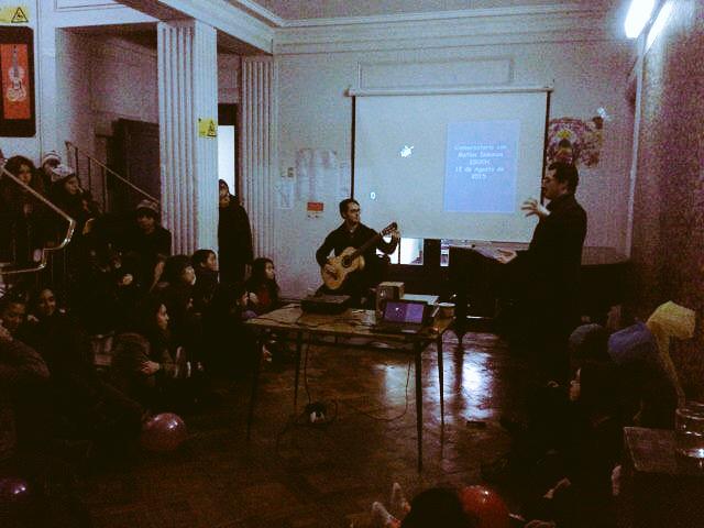 minzunzaguitar's tweet photo. Hoy en Santiago de Chile, compartiendo con las nuevas generaciones del ISUCH!! Gracias! #ClassicalGuitar #ISUCH http://t.co/UObbGYrQMX