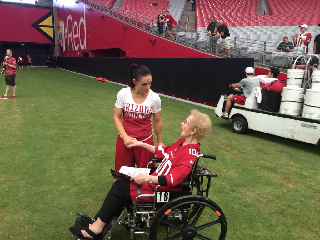 WSN247's tweet photo. This! RT “@MarkMcCluneTV: #AzCardinals special guest @DelmaGraham celebrates 100th bday meeting @jwelter47 http://t.co/bpPCdOVi54”