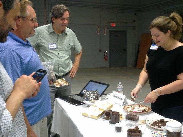 TextureReport's tweet photo. Gisela from Gisela Treats. Brazilian decadence!  @giselatreats #MINFoodie9 http://t.co/RQAXZ3mWB3