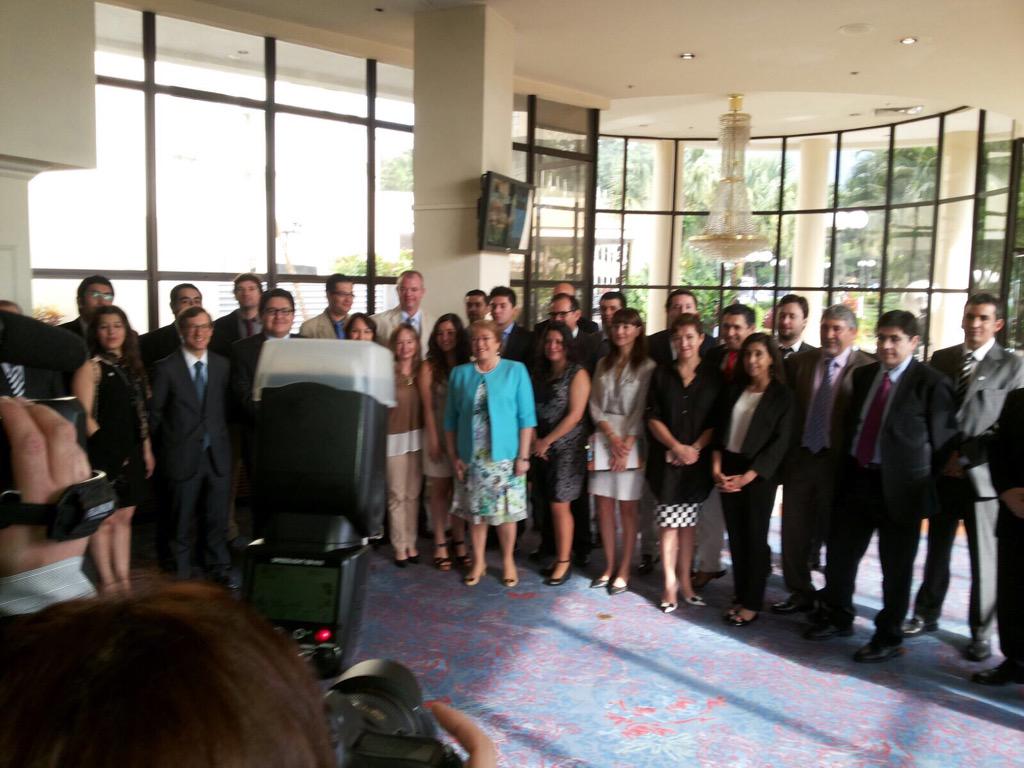 AndresReboll's tweet image. Delegación empresarial chilena con Pdta #Bachelet en marco visita oficial a El Salvador
@embachilesv @cancilleriasv