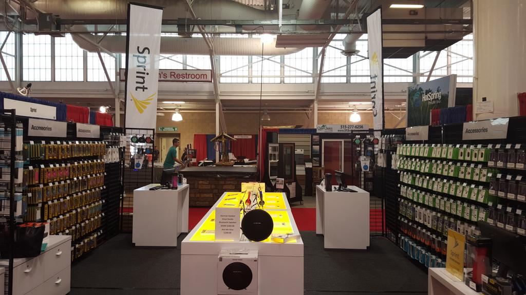 Mikeminus3's tweet photo. Iowa State Fair 2015 #gettingbettereveryday #booth552 @SolutionsRdy @MasonShounia @marceloclaure http://t.co/LNxviBlFTC